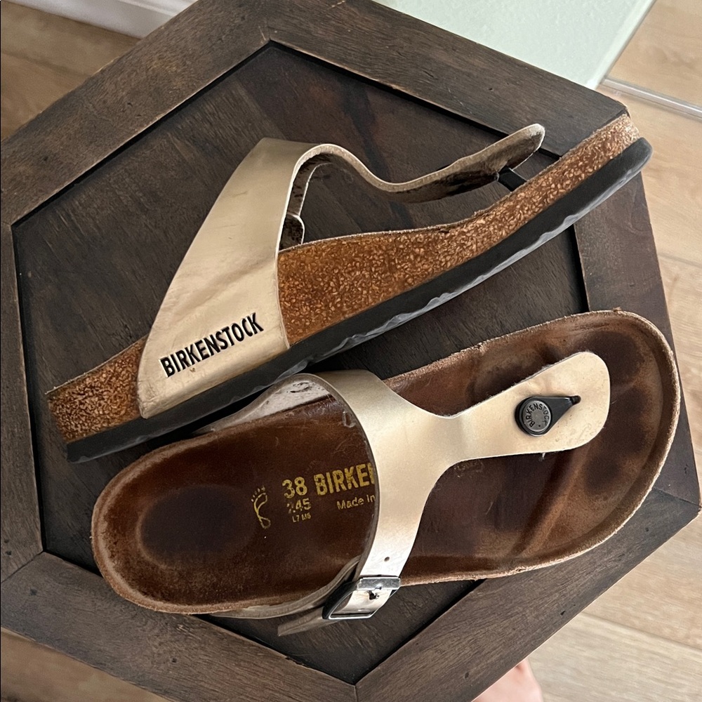 ๐ 1 hour sale. Birkenstock, size 38 EU (7.5 US) Gold Shimmer and Tan sandals - Picture 6 of 9